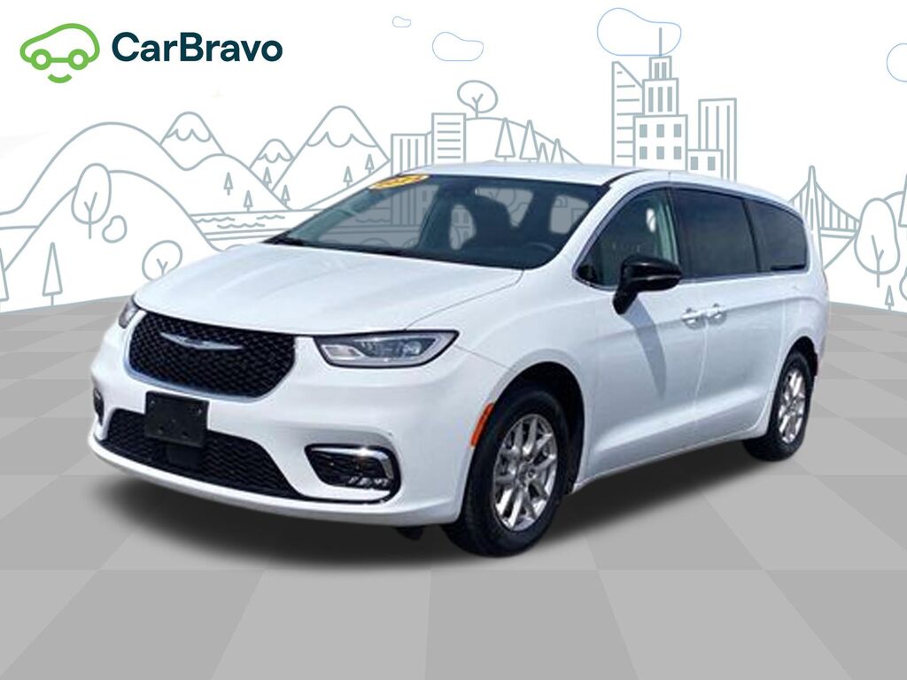 2024 Chrysler Pacifica Touring L — photo 1 of 6
