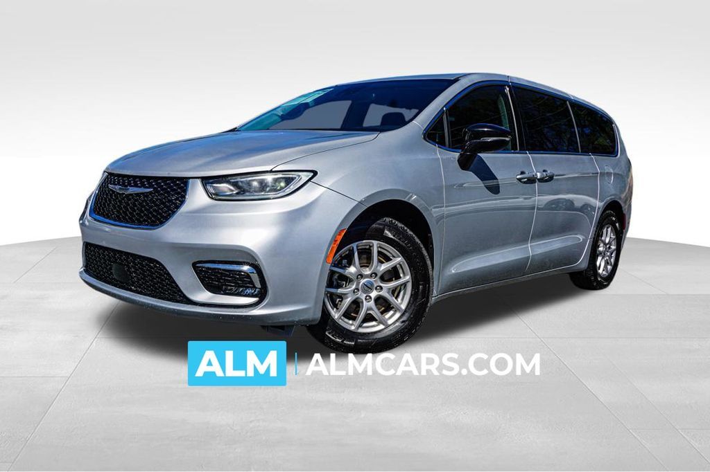 2024 Chrysler Pacifica Touring L — photo 1 of 16
