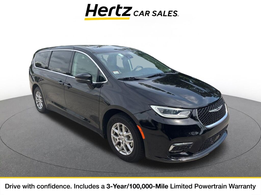 2024 Chrysler Pacifica Touring L — photo 1 of 11