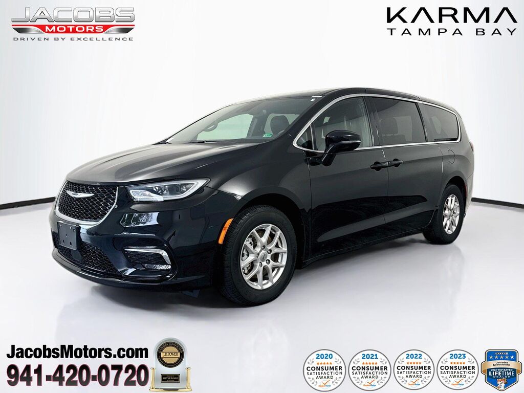 2025 Chrysler Pacifica Select — photo 1 of 13
