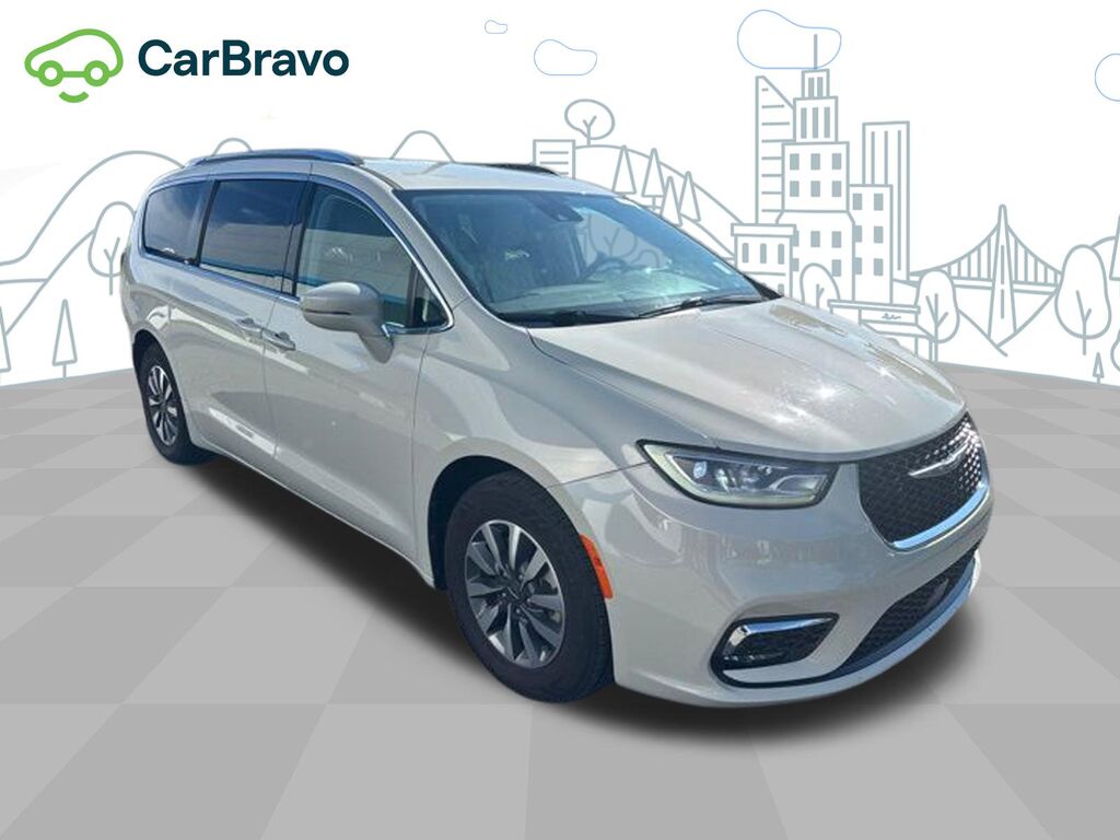 2021 Chrysler Pacifica Touring L — photo 1 of 6