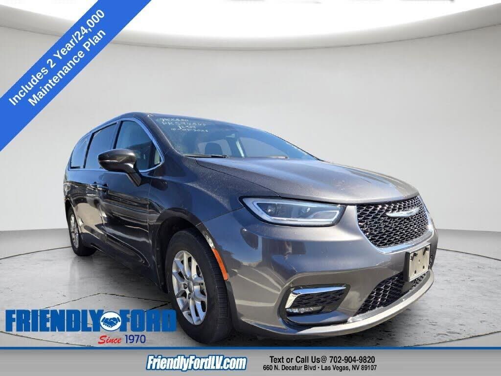 2023 Chrysler Pacifica Touring L — photo 1 of 1