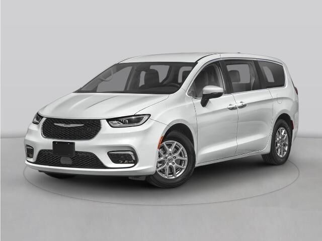 2023 Chrysler Pacifica Touring L — photo 1 of 13