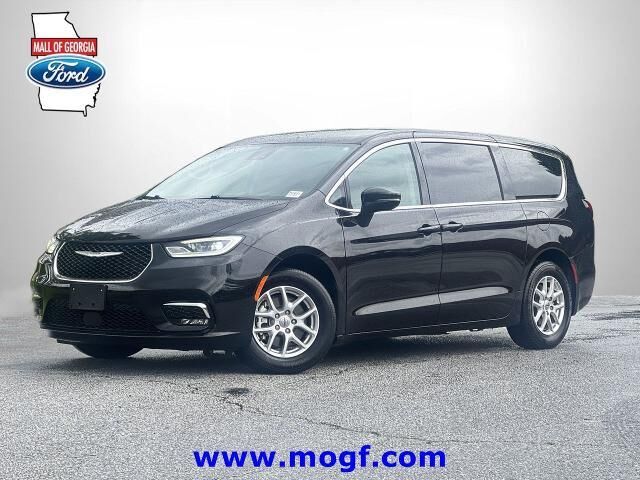 2024 Chrysler Pacifica Touring L — photo 1 of 13