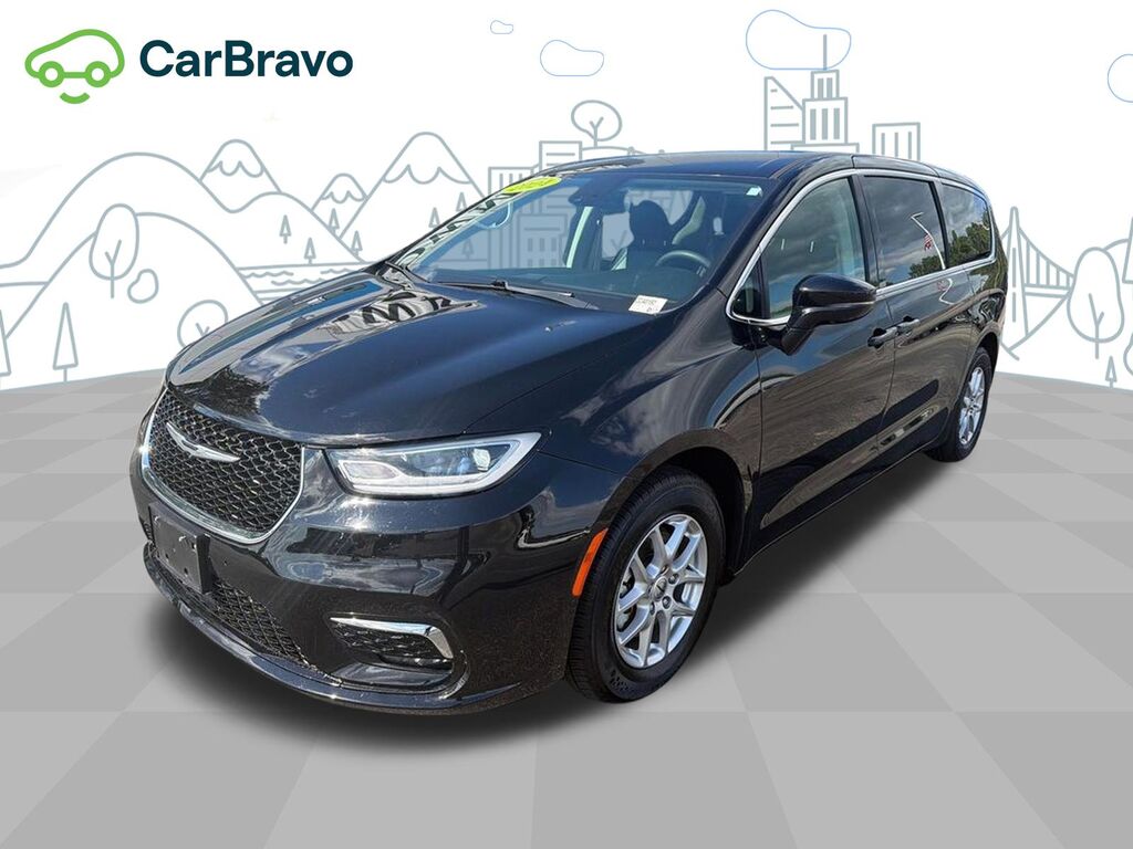 2024 Chrysler Pacifica Touring L — photo 1 of 6