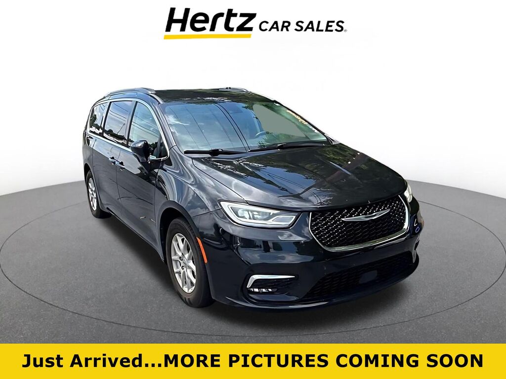 2024 Chrysler Pacifica Touring L — photo 1 of 23