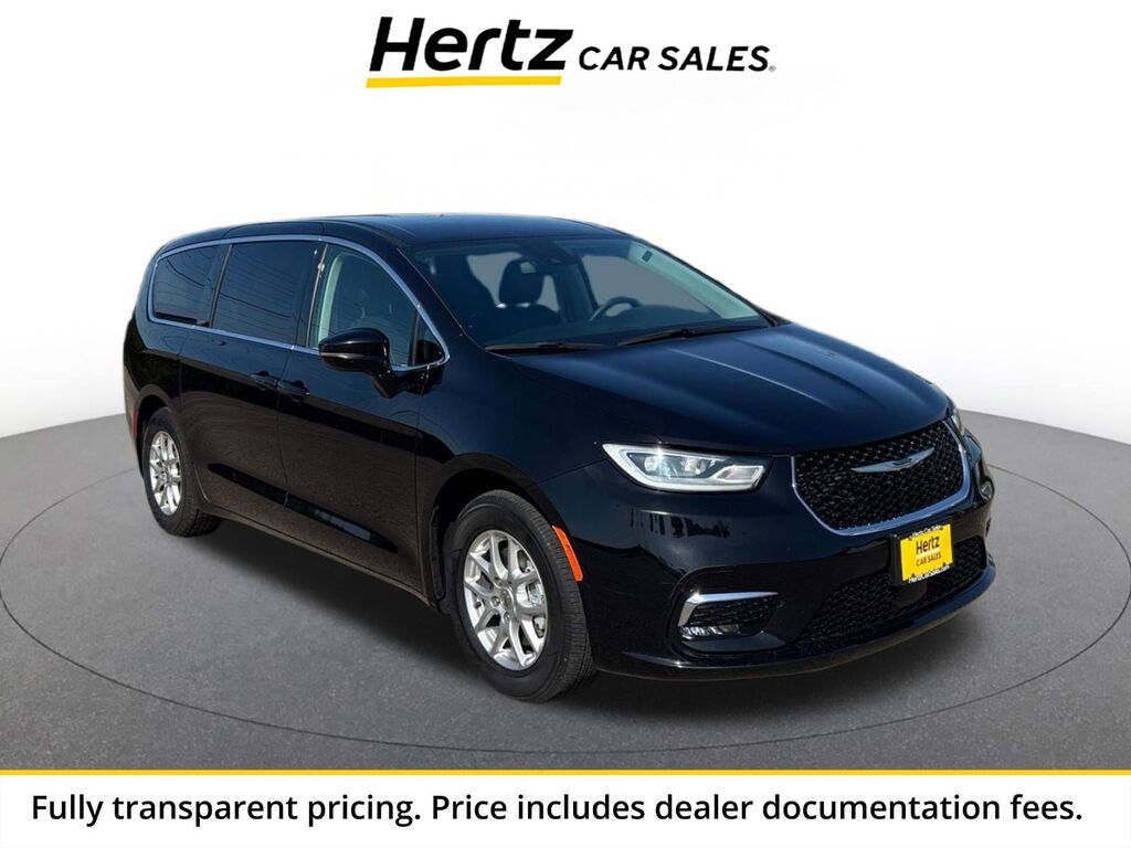 2024 Chrysler Pacifica Touring L — photo 1 of 1