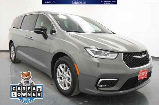 2025 Chrysler Pacifica Select — photo 1 of 27