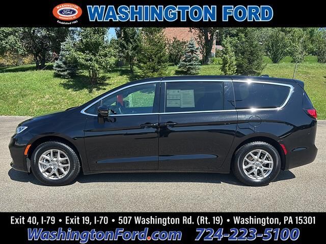 2025 Chrysler Pacifica Select