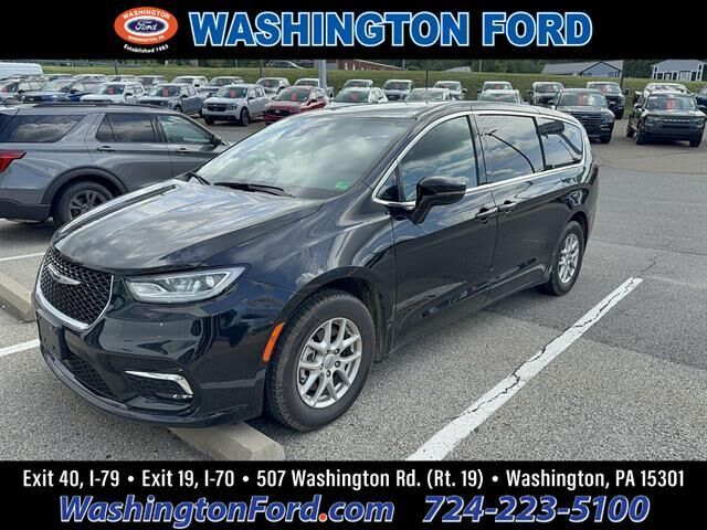 2025 Chrysler Pacifica Select — photo 1 of 4