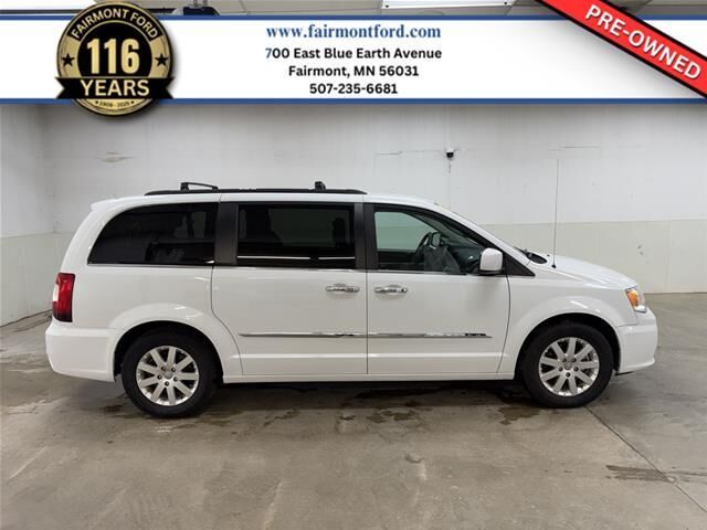 2015 Chrysler Town and Country Touring — photo 1 of 26