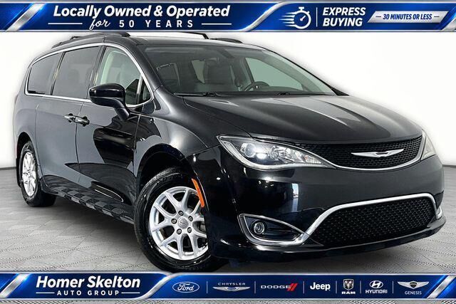 2017 Chrysler Pacifica Touring Plus — photo 1 of 13