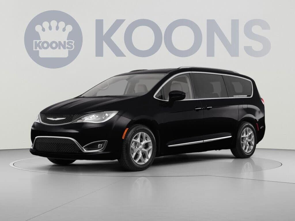 2019 Chrysler Pacifica Touring L — photo 1 of 1