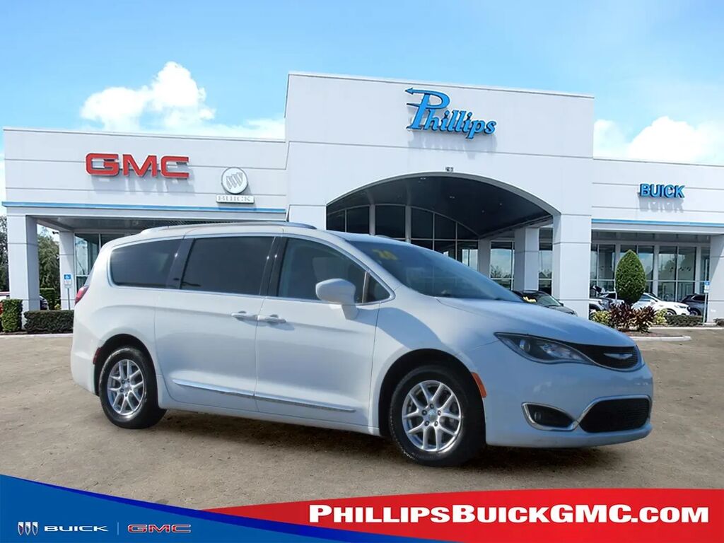 2020 Chrysler Pacifica Touring L — photo 1 of 13