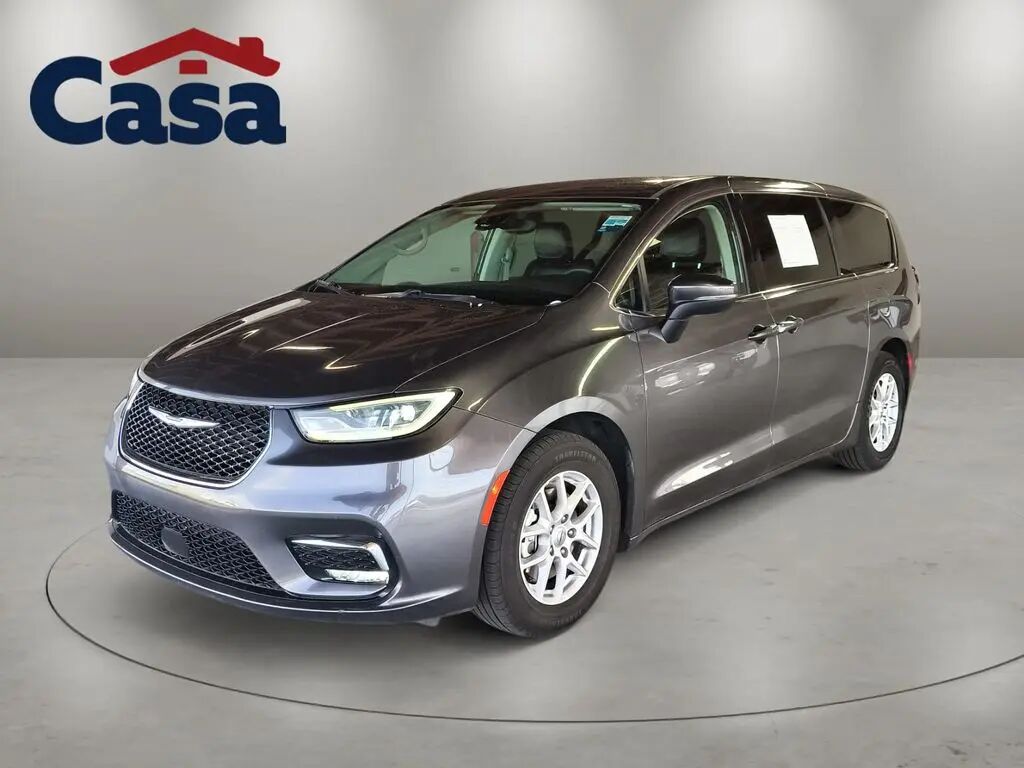 2023 Chrysler Pacifica Touring L — photo 1 of 21