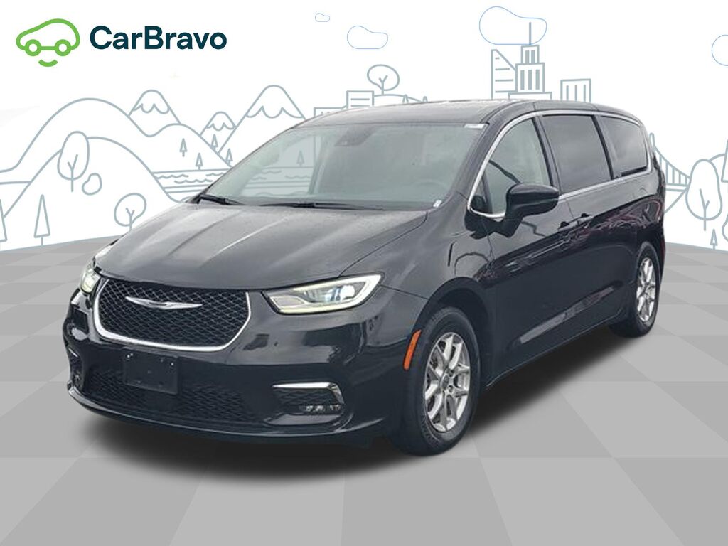 2023 Chrysler Pacifica Touring L — photo 1 of 6