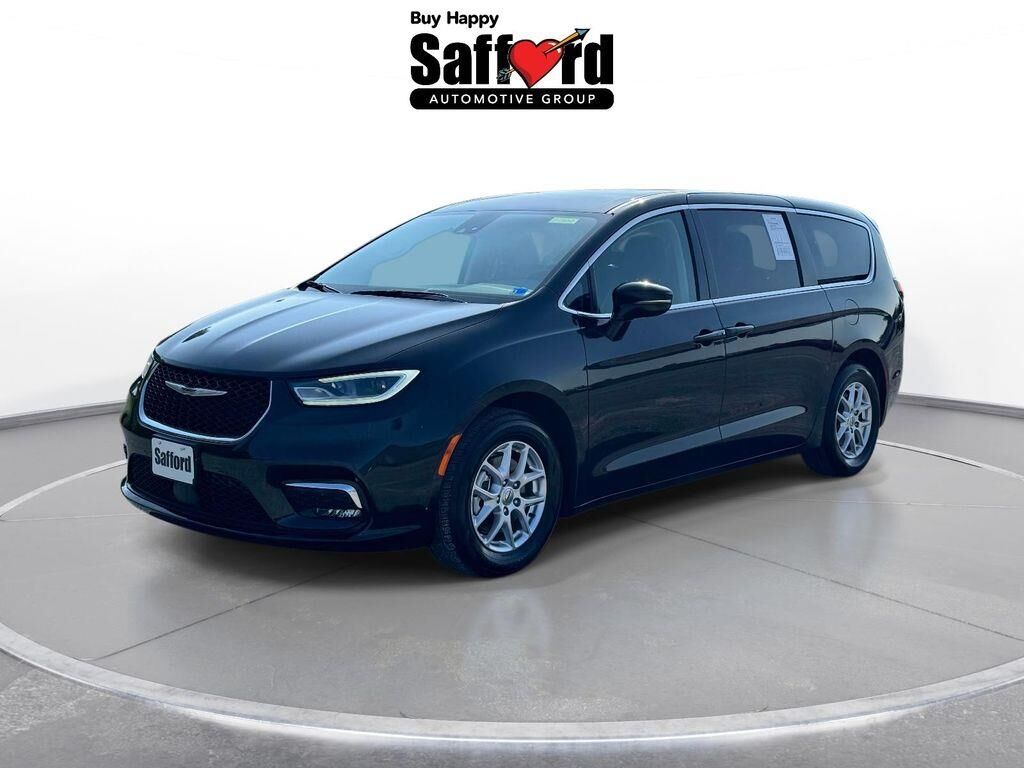2024 Chrysler Pacifica Touring L — photo 1 of 26