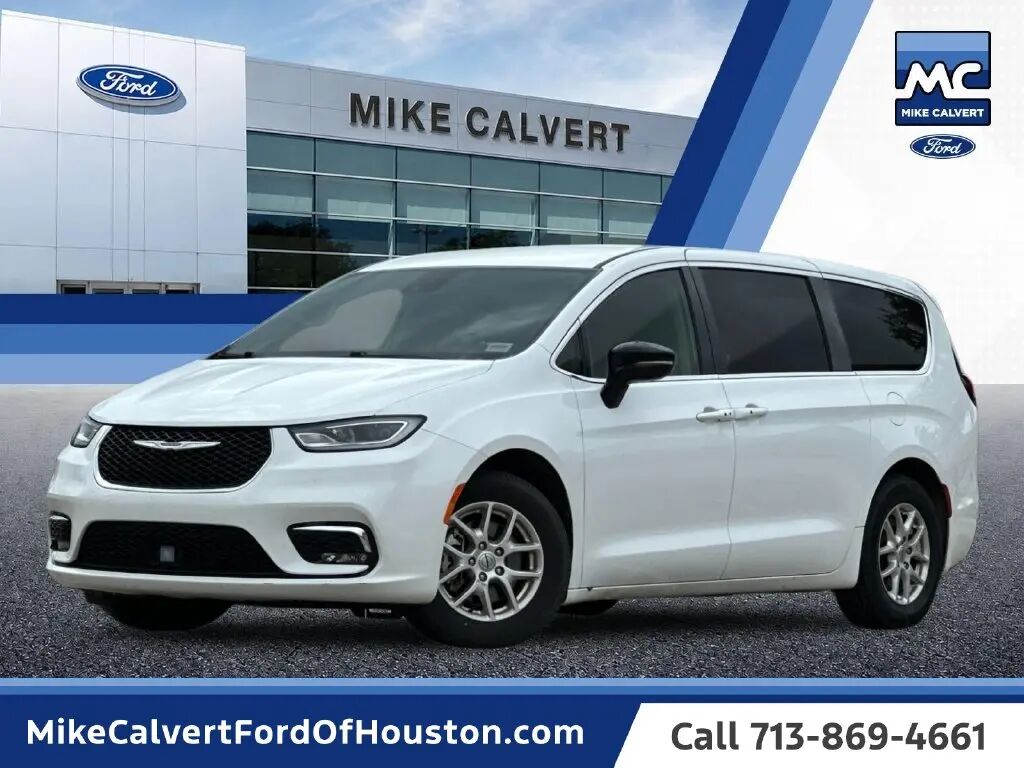 2024 Chrysler Pacifica Touring L — photo 1 of 13