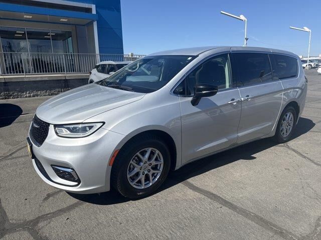 2024 Chrysler Pacifica Touring L — photo 1 of 26