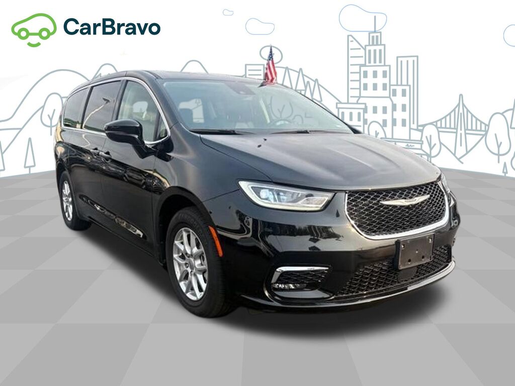 2024 Chrysler Pacifica Touring L — photo 1 of 6