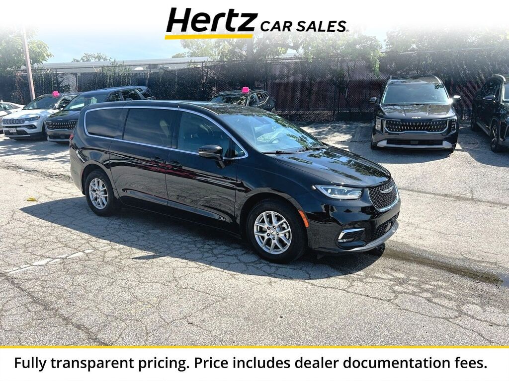 2025 Chrysler Pacifica Select — photo 1 of 1