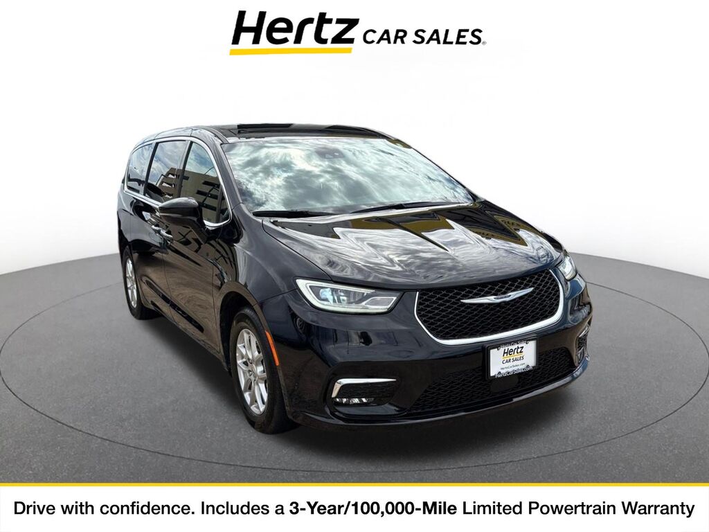 2025 Chrysler Pacifica Select — photo 1 of 11