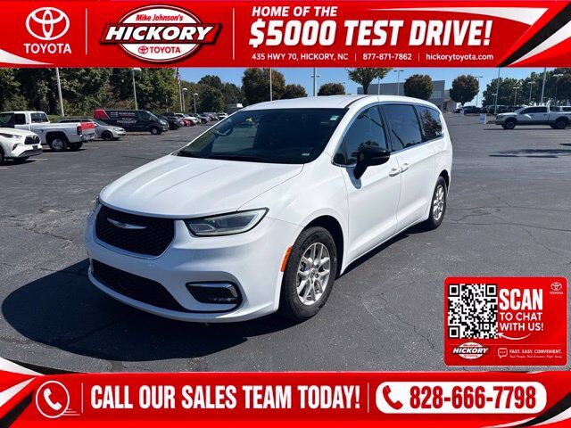 2025 Chrysler Pacifica Select