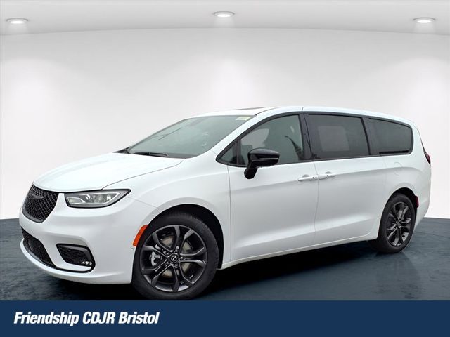 2026 Chrysler Pacifica Select — photo 1 of 1