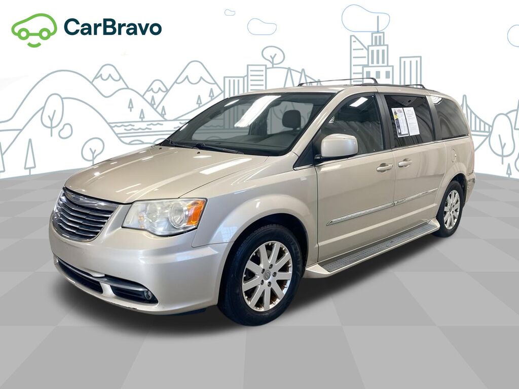 2013 Chrysler Town & Country Touring — photo 1 of 6