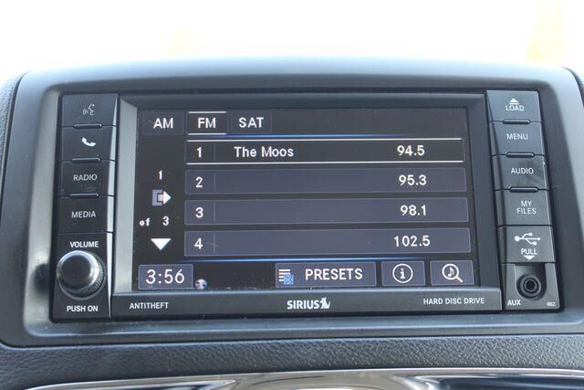 2015 Chrysler Town and Country Touring — photo 1 of 12