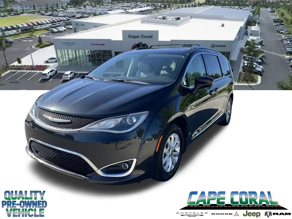 2018 Chrysler Pacifica Touring L — photo 1 of 1