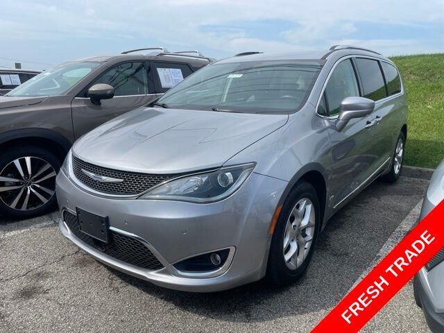 2020 Chrysler Pacifica Touring L — photo 1 of 22