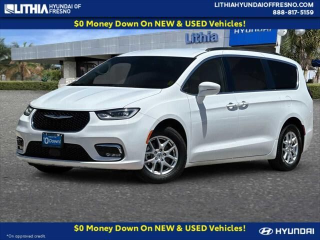 2022 Chrysler Pacifica Touring L — photo 1 of 13