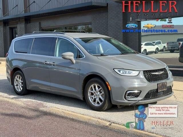 2022 Chrysler Pacifica Touring L — photo 1 of 4
