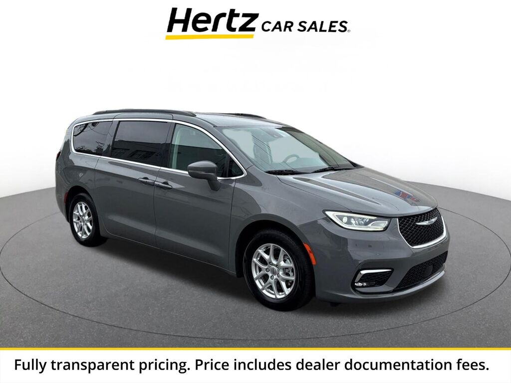 2022 Chrysler Pacifica Touring L — photo 1 of 13