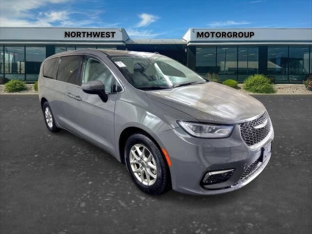 2023 Chrysler Pacifica Touring L — photo 1 of 71