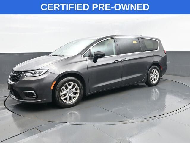 2023 Chrysler Pacifica Touring L — photo 1 of 13