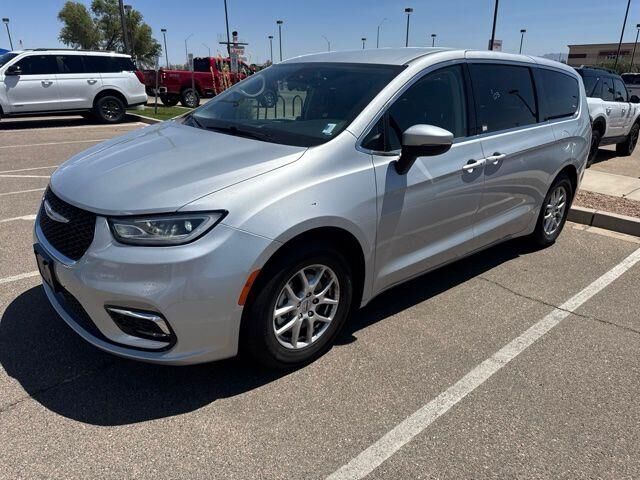 2023 Chrysler Pacifica Touring L — photo 1 of 25