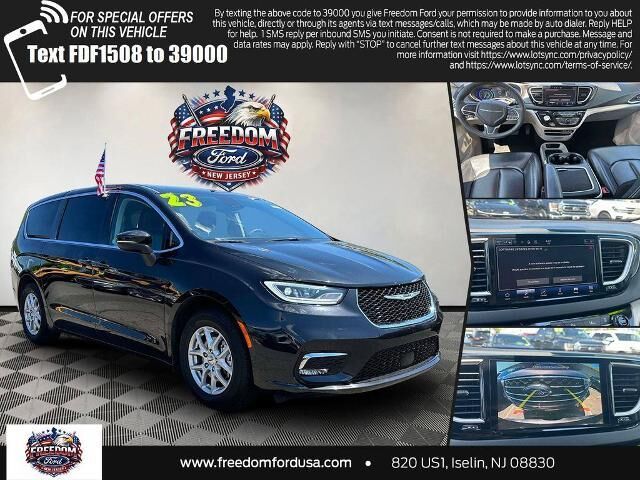 2023 Chrysler Pacifica Touring L — photo 1 of 25
