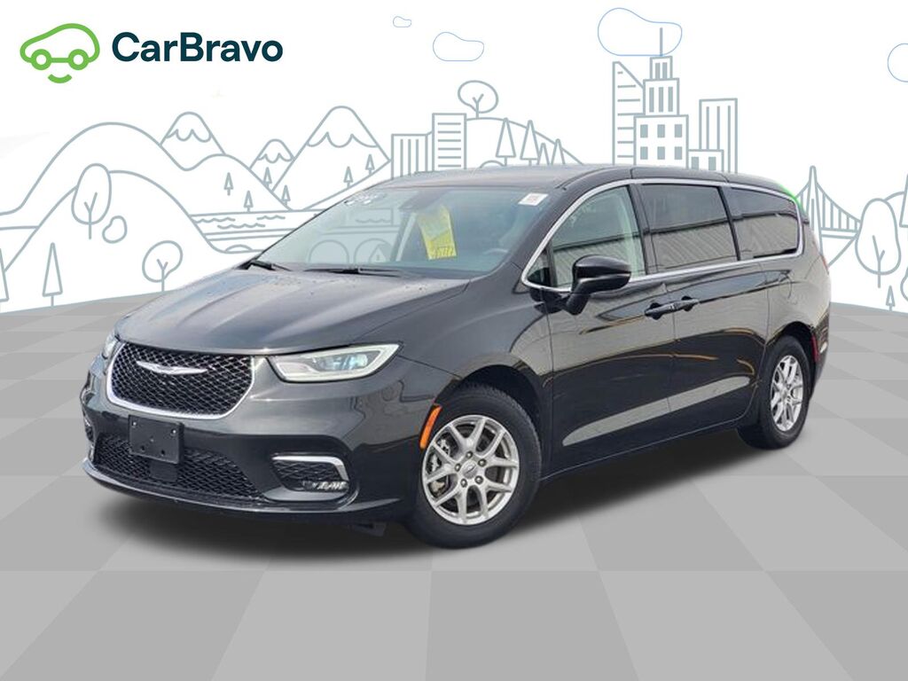 2023 Chrysler Pacifica Touring L — photo 1 of 7