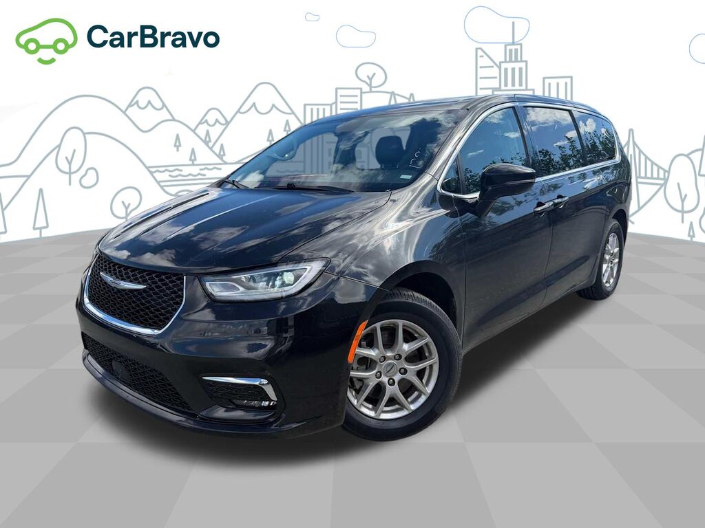 2024 Chrysler Pacifica Touring L — photo 1 of 6