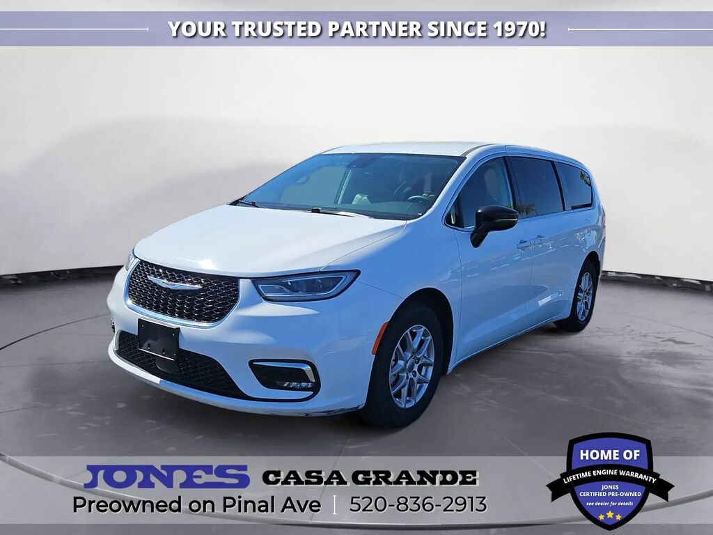 2024 Chrysler Pacifica Touring L — photo 1 of 13