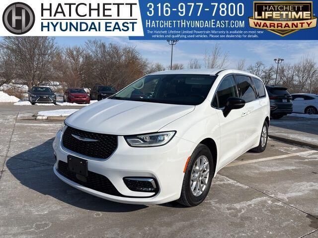 2024 Chrysler Pacifica Touring L — photo 1 of 26