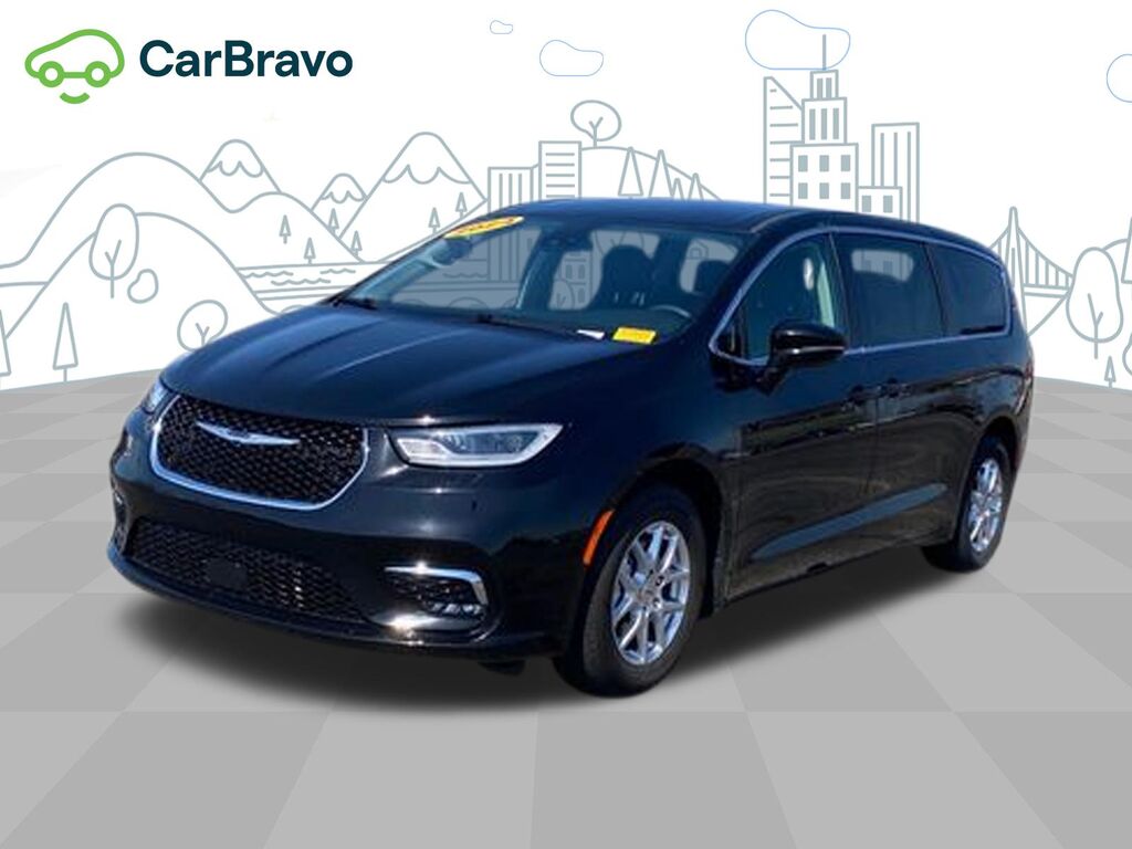 2024 Chrysler Pacifica Touring L — photo 1 of 6