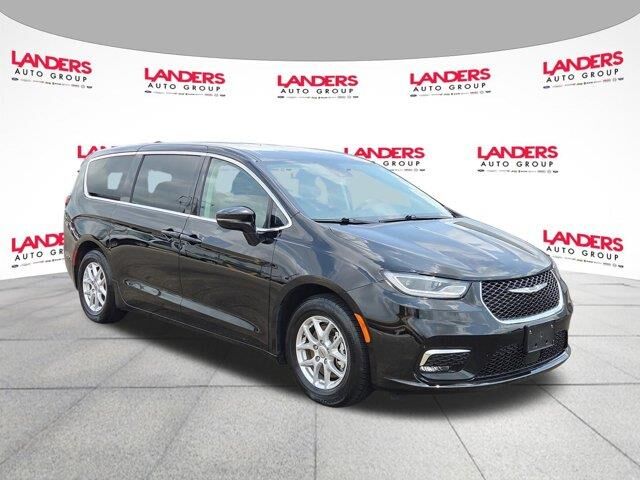 2024 Chrysler Pacifica Touring L — photo 1 of 52
