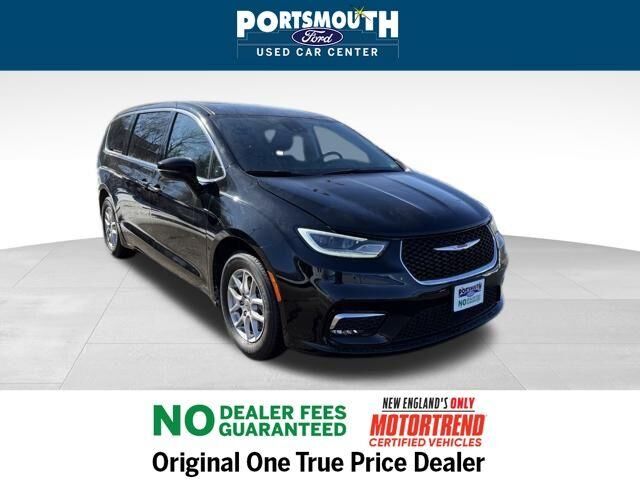 2024 Chrysler Pacifica Touring L — photo 1 of 26
