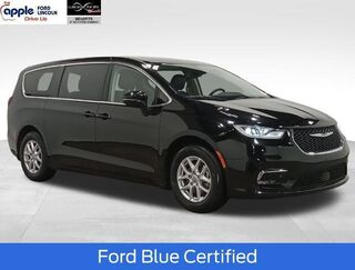 2024 Chrysler Pacifica Touring L — photo 1 of 39