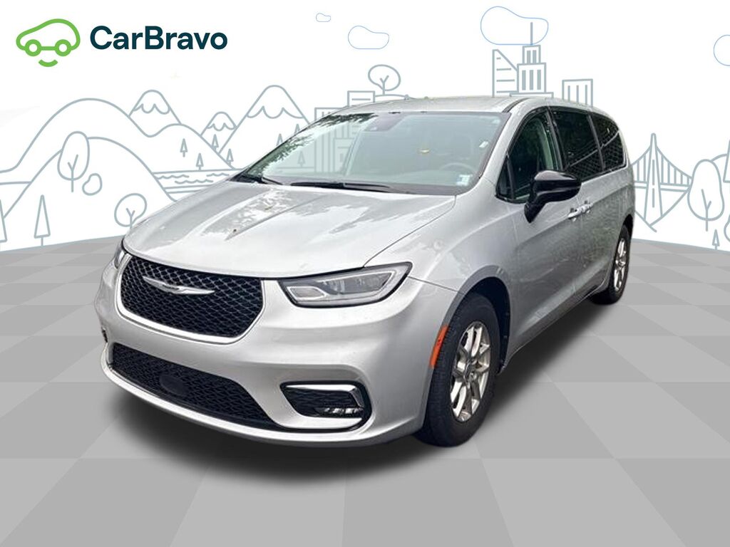 2024 Chrysler Pacifica Touring L — photo 1 of 6