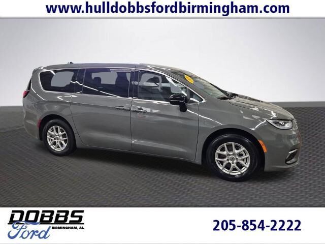 2025 Chrysler Pacifica Select — photo 1 of 26