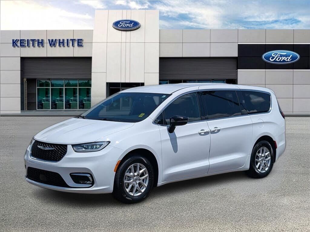 2025 Chrysler Pacifica Select — photo 1 of 1